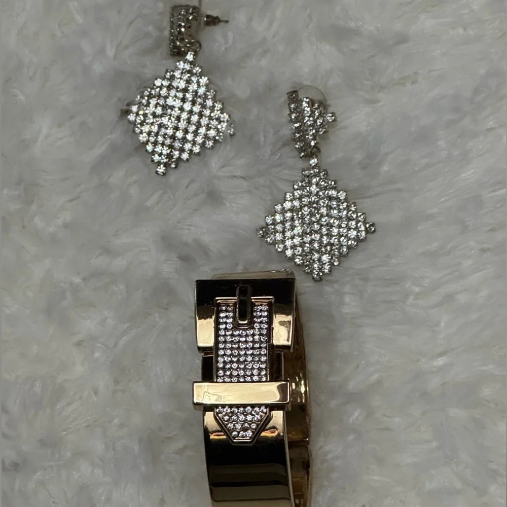 NWOT Earring and bracelet set